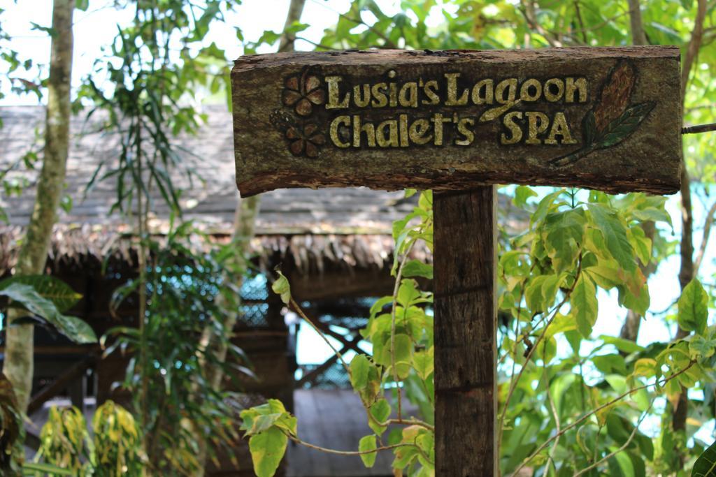 Lusia'S Lagoon Chalets Salelologa Eksteriør billede